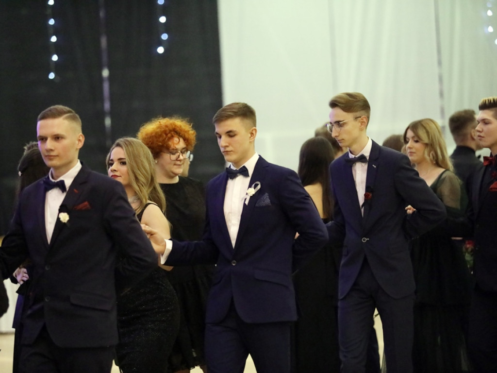 103 dni do matury! Studniówkowy bal uczniów I Liceum Ogólnokształcącego w Głogowie [ZDJĘCIA]
