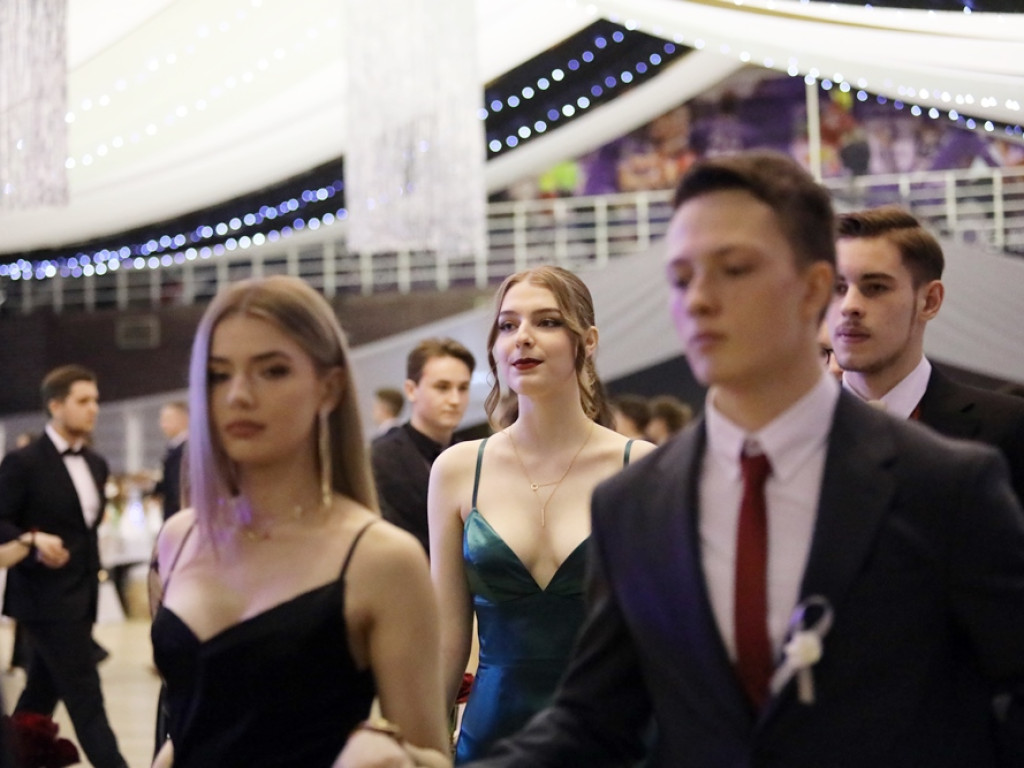 103 dni do matury! Studniówkowy bal uczniów I Liceum Ogólnokształcącego w Głogowie [ZDJĘCIA]