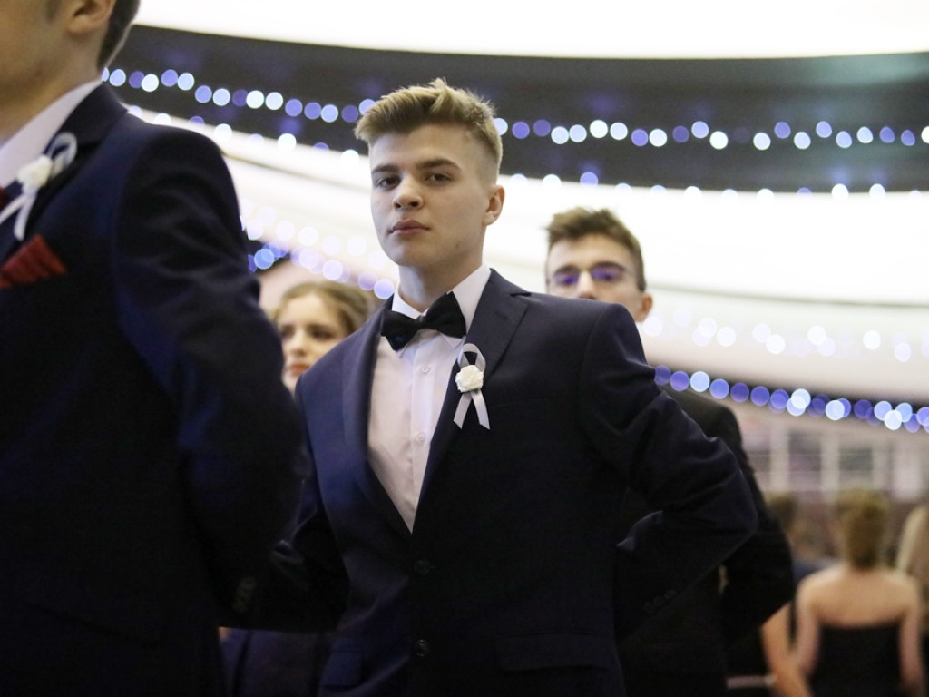 103 dni do matury! Studniówkowy bal uczniów I Liceum Ogólnokształcącego w Głogowie [ZDJĘCIA]