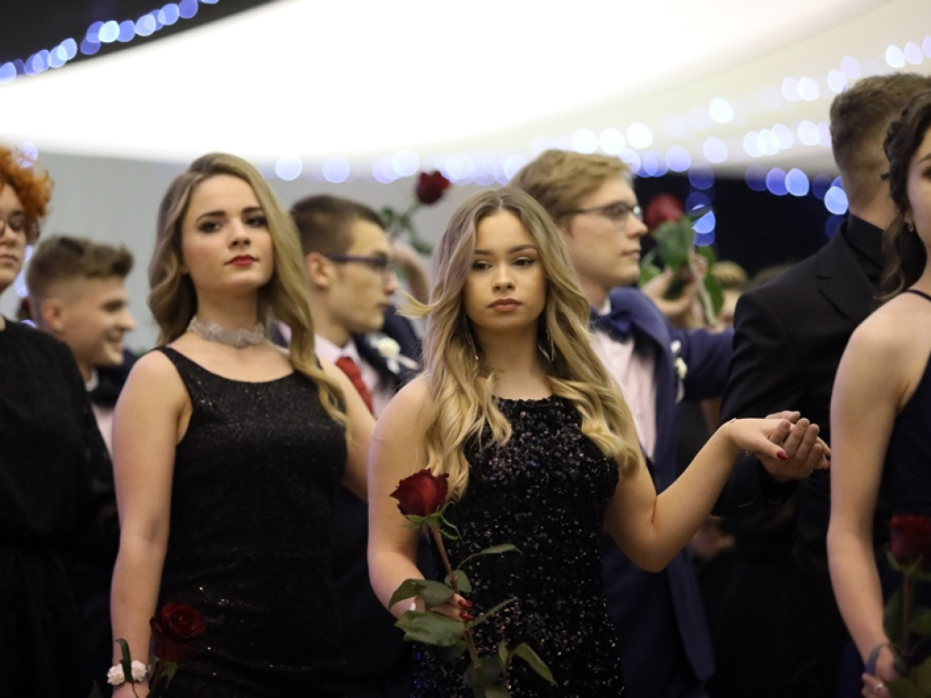 103 dni do matury! Studniówkowy bal uczniów I Liceum Ogólnokształcącego w Głogowie [ZDJĘCIA]
