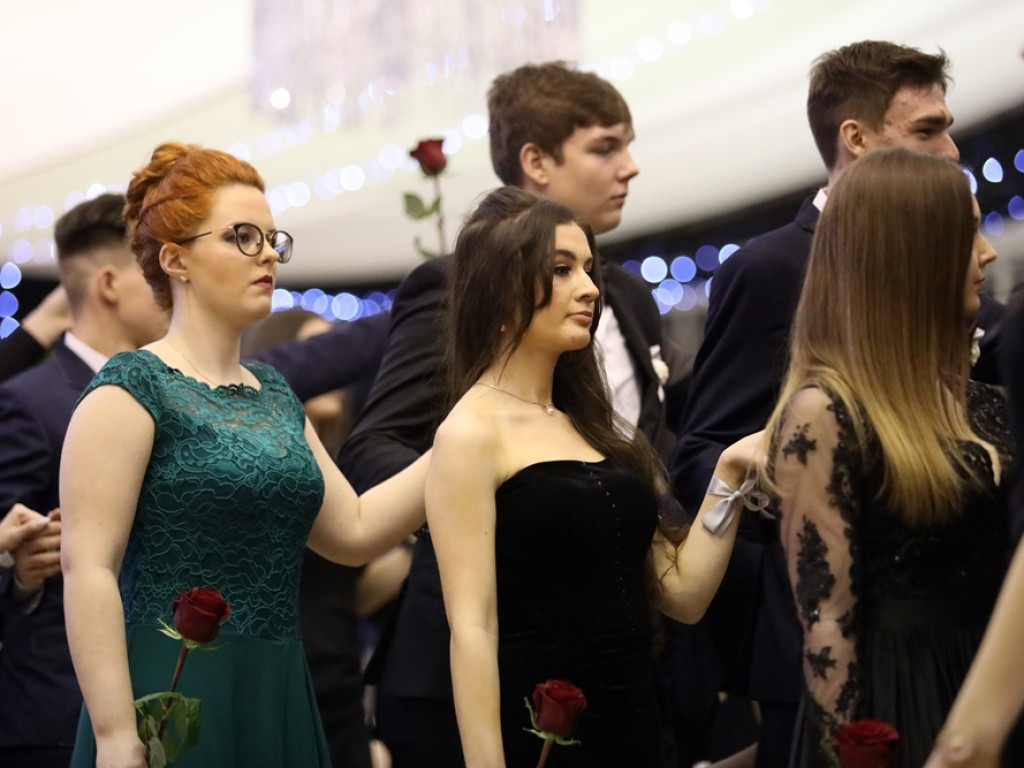 103 dni do matury! Studniówkowy bal uczniów I Liceum Ogólnokształcącego w Głogowie [ZDJĘCIA]