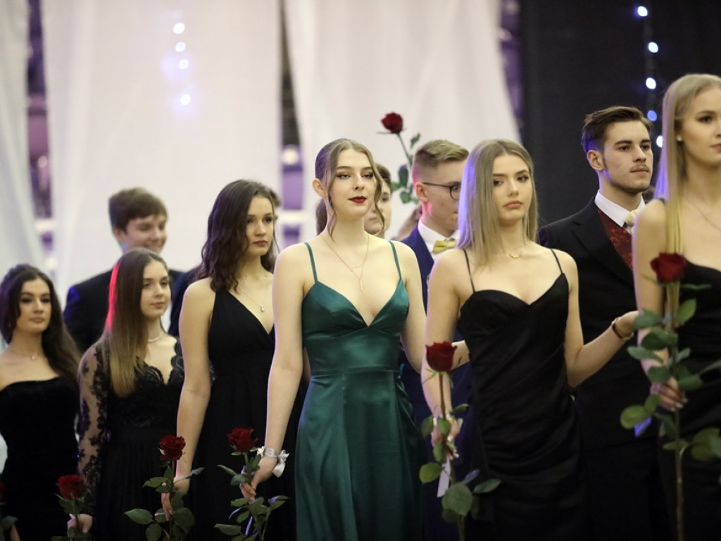 103 dni do matury! Studniówkowy bal uczniów I Liceum Ogólnokształcącego w Głogowie [ZDJĘCIA]