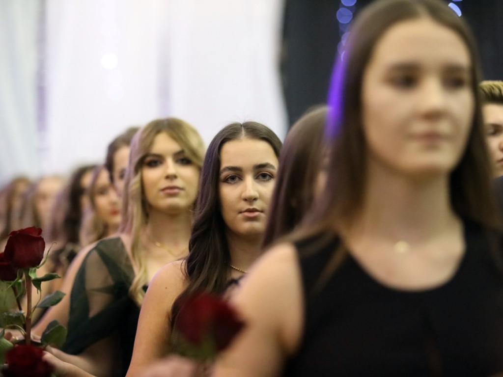 103 dni do matury! Studniówkowy bal uczniów I Liceum Ogólnokształcącego w Głogowie [ZDJĘCIA]