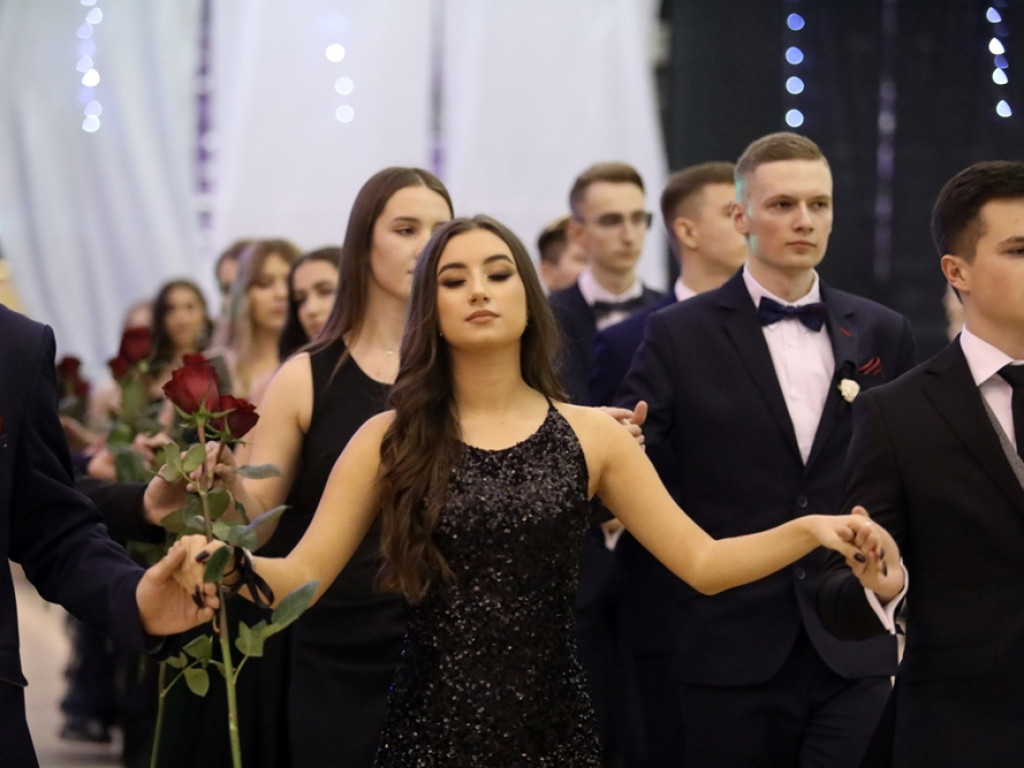 103 dni do matury! Studniówkowy bal uczniów I Liceum Ogólnokształcącego w Głogowie [ZDJĘCIA]