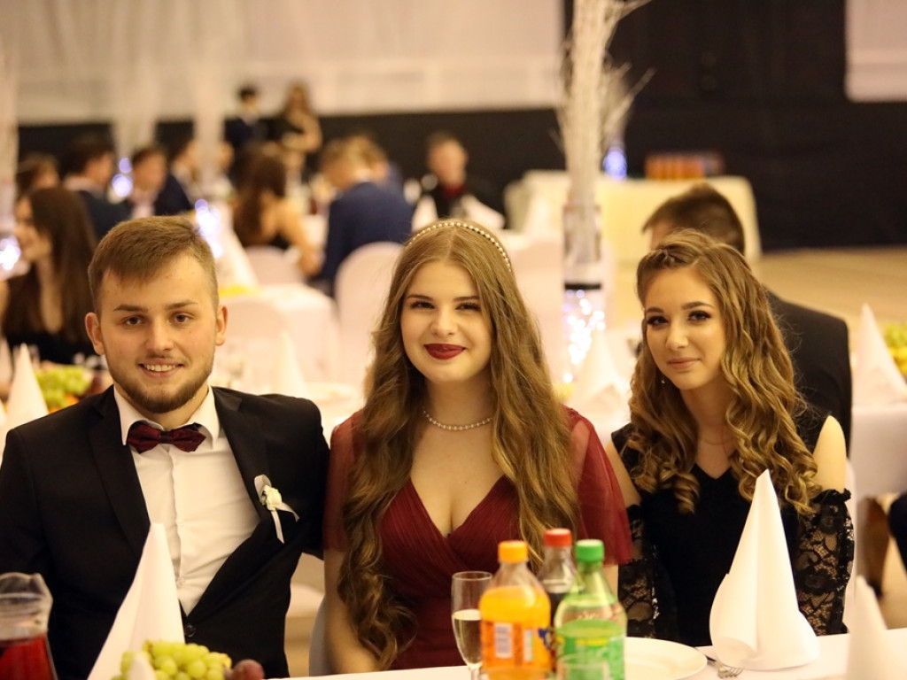 103 dni do matury! Studniówkowy bal uczniów I Liceum Ogólnokształcącego w Głogowie [ZDJĘCIA]