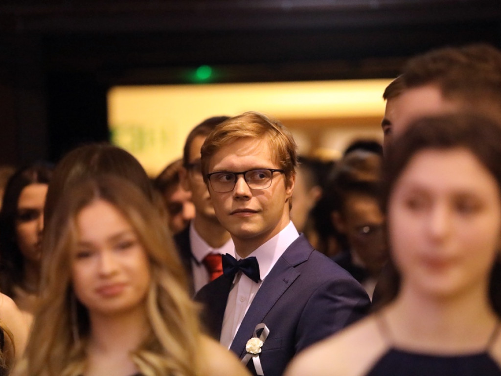 103 dni do matury! Studniówkowy bal uczniów I Liceum Ogólnokształcącego w Głogowie [ZDJĘCIA]