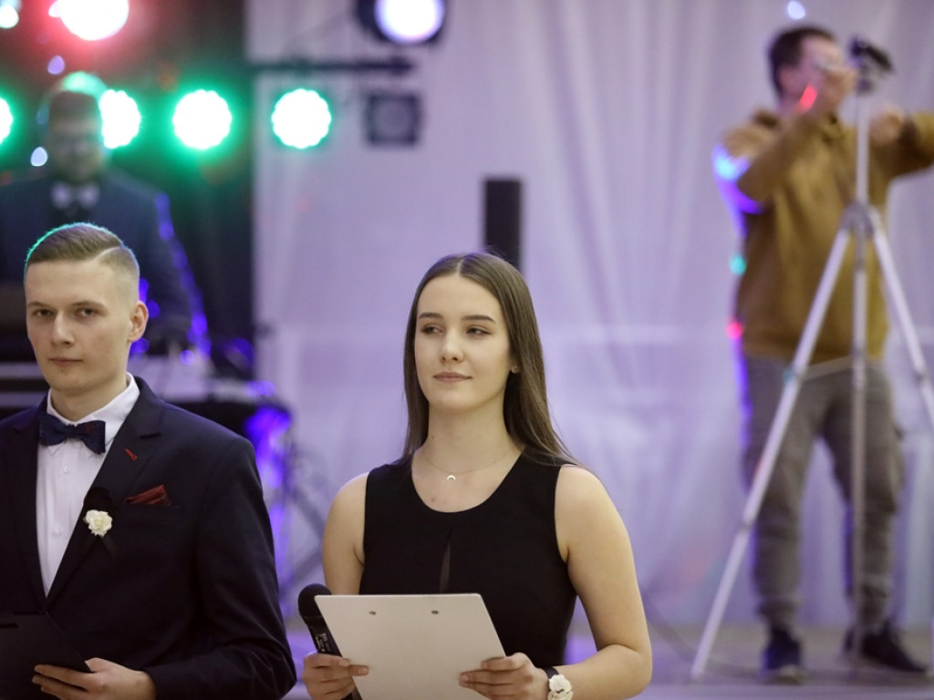 103 dni do matury! Studniówkowy bal uczniów I Liceum Ogólnokształcącego w Głogowie [ZDJĘCIA]