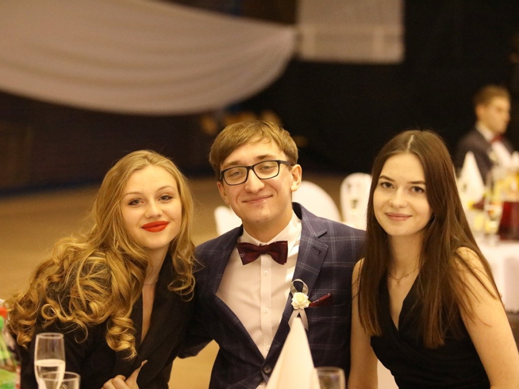 103 dni do matury! Studniówkowy bal uczniów I Liceum Ogólnokształcącego w Głogowie [ZDJĘCIA]
