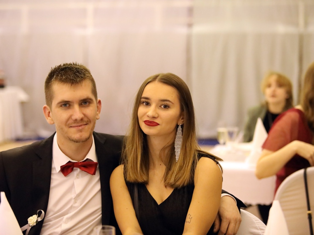 103 dni do matury! Studniówkowy bal uczniów I Liceum Ogólnokształcącego w Głogowie [ZDJĘCIA]