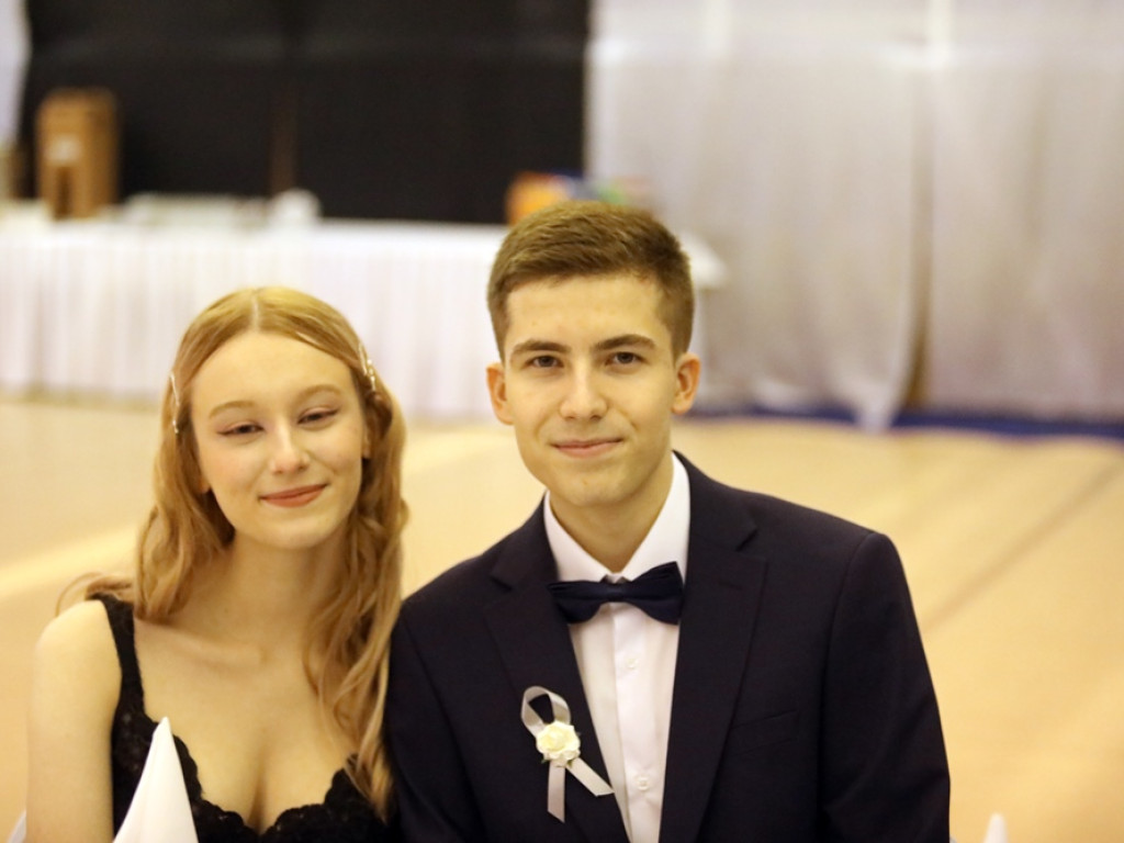 103 dni do matury! Studniówkowy bal uczniów I Liceum Ogólnokształcącego w Głogowie [ZDJĘCIA]