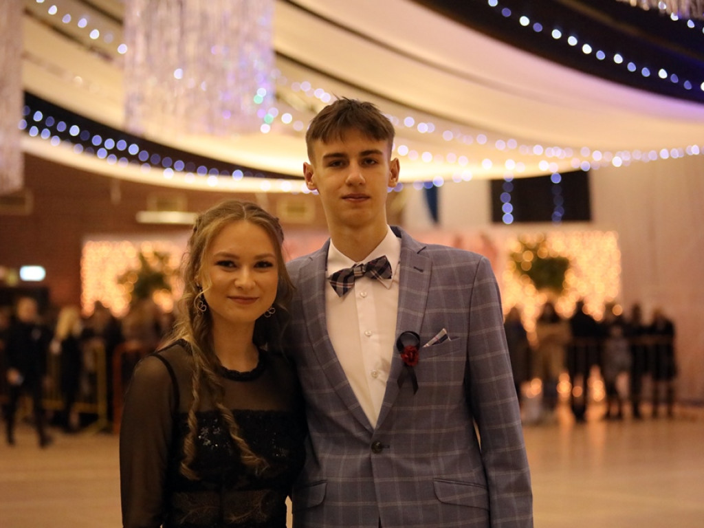 103 dni do matury! Studniówkowy bal uczniów I Liceum Ogólnokształcącego w Głogowie [ZDJĘCIA]