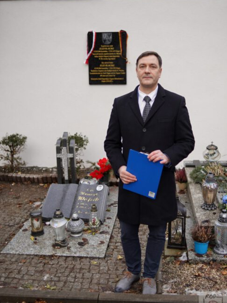 Odsłonili pamiątkową tablicę z okazji 100. rocznicy śmierci Juliusa Blaschke [ZDJĘCIA]