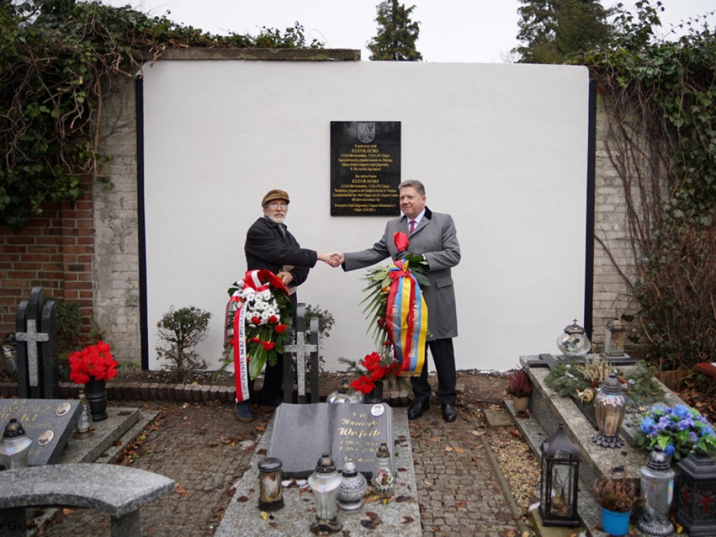 Odsłonili pamiątkową tablicę z okazji 100. rocznicy śmierci Juliusa Blaschke [ZDJĘCIA]