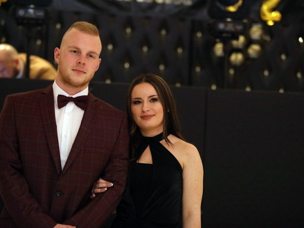 Tak się bawią na studniówce uczniowie Zespołu Szkół Politechnicznych w Głogowie [ZDJĘCIA]