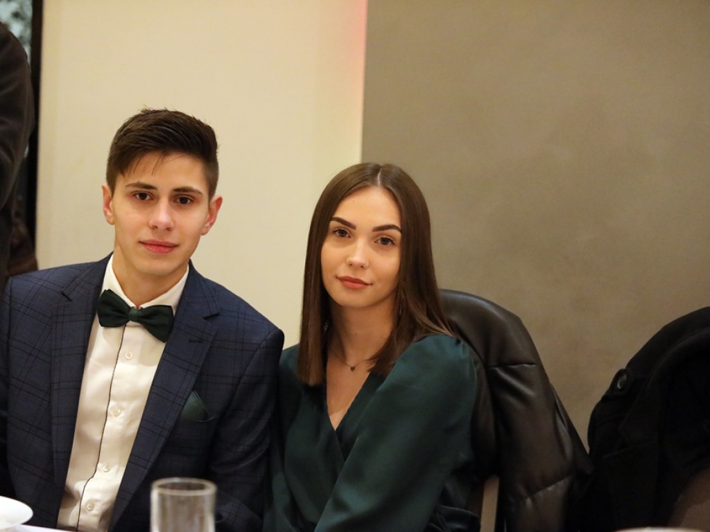 Tak się bawią na studniówce uczniowie Zespołu Szkół Politechnicznych w Głogowie [ZDJĘCIA]