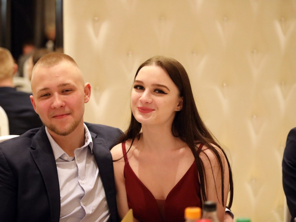 Tak się bawią na studniówce uczniowie Zespołu Szkół Politechnicznych w Głogowie [ZDJĘCIA]