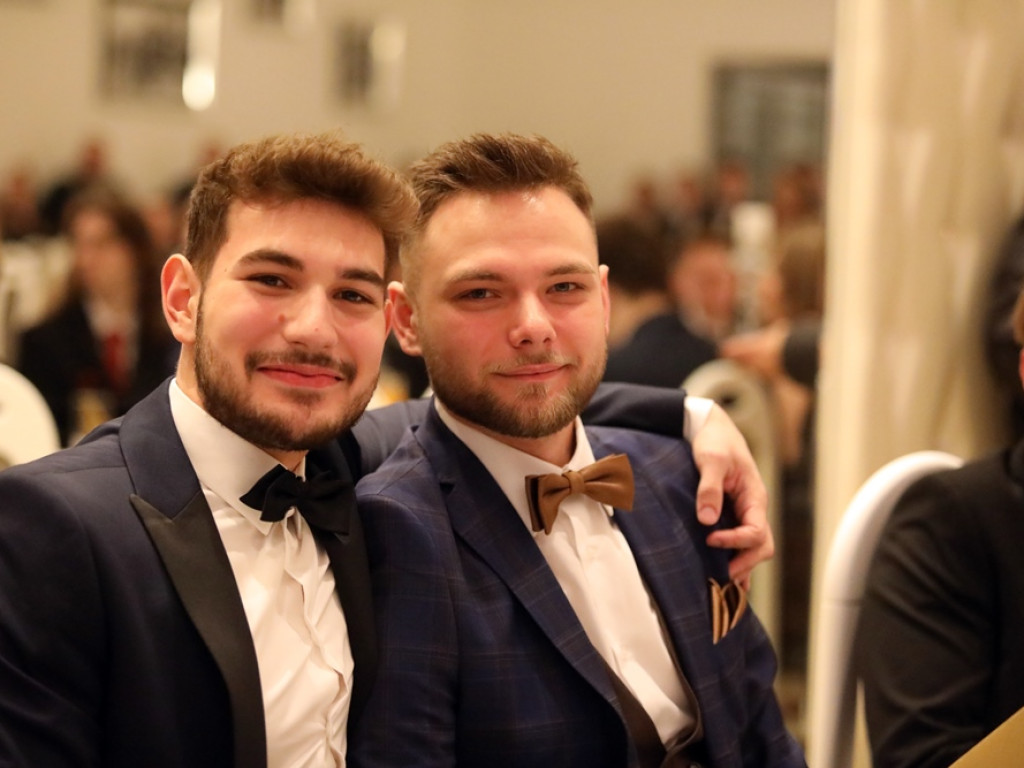 Tak się bawią na studniówce uczniowie Zespołu Szkół Politechnicznych w Głogowie [ZDJĘCIA]