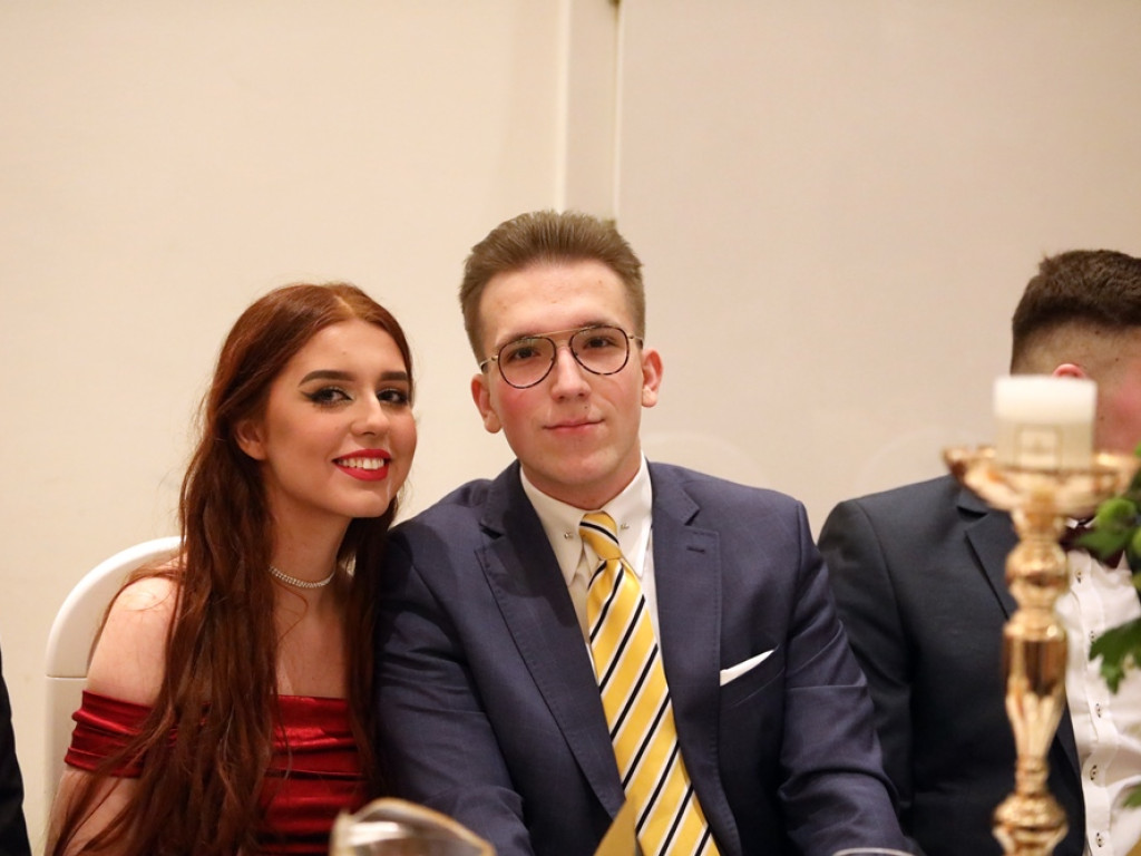 Tak się bawią na studniówce uczniowie Zespołu Szkół Politechnicznych w Głogowie [ZDJĘCIA]