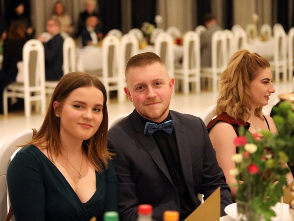 Tak się bawią na studniówce uczniowie Zespołu Szkół Politechnicznych w Głogowie [ZDJĘCIA]