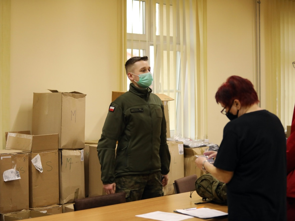 Zimowe ferie spędzą w wojsku. Dostali mundury, pojadą też na poligon [ZDJĘCIA]