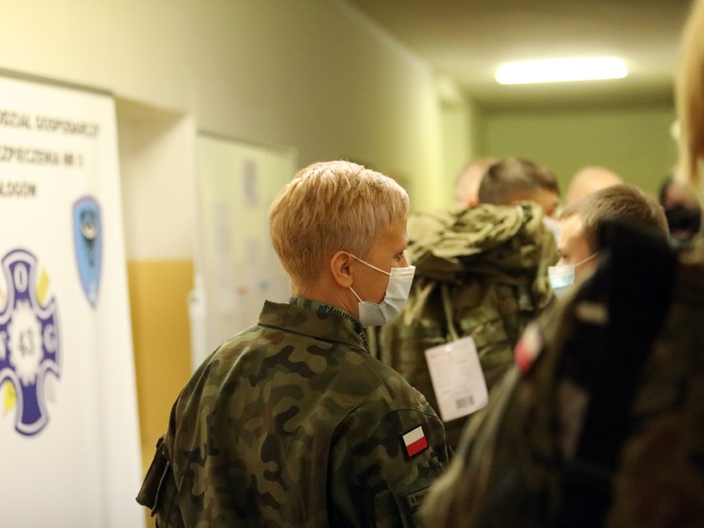 Zimowe ferie spędzą w wojsku. Dostali mundury, pojadą też na poligon [ZDJĘCIA]