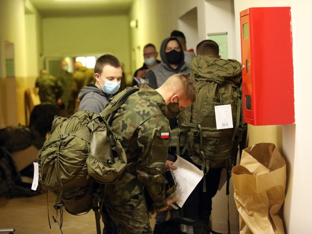 Zimowe ferie spędzą w wojsku. Dostali mundury, pojadą też na poligon [ZDJĘCIA]