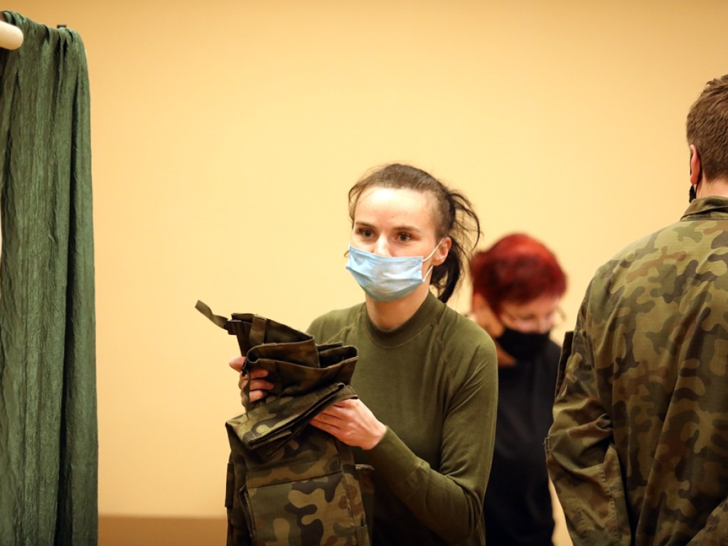 Zimowe ferie spędzą w wojsku. Dostali mundury, pojadą też na poligon [ZDJĘCIA]