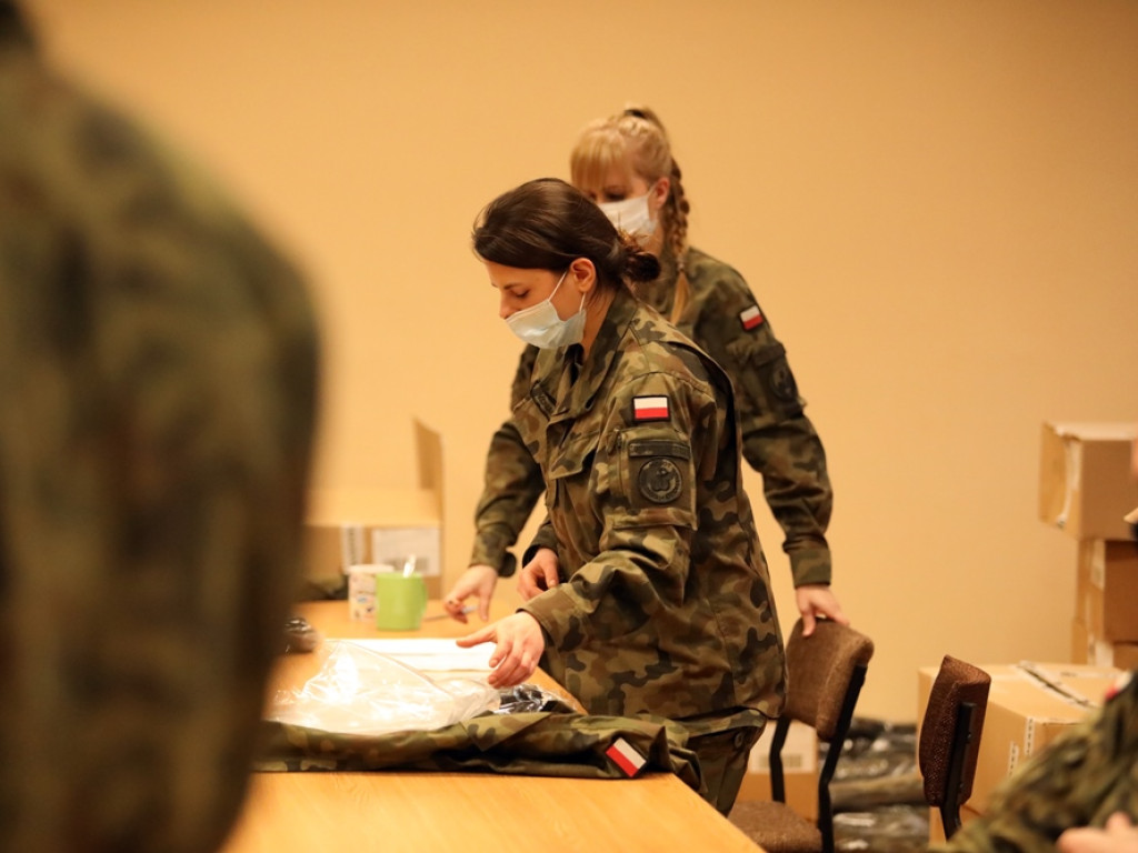 Zimowe ferie spędzą w wojsku. Dostali mundury, pojadą też na poligon [ZDJĘCIA]