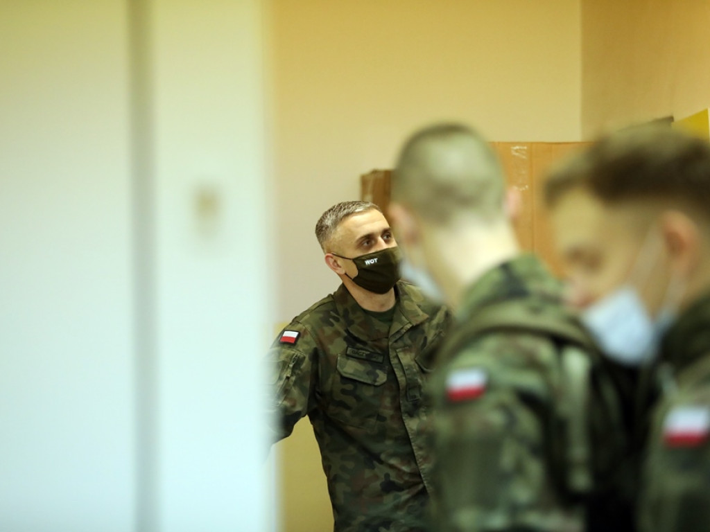 Zimowe ferie spędzą w wojsku. Dostali mundury, pojadą też na poligon [ZDJĘCIA]