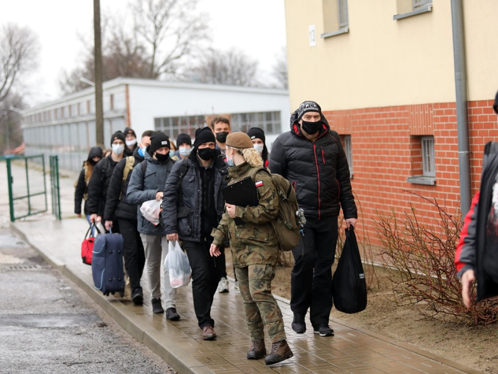 Zimowe ferie spędzą w wojsku. Dostali mundury, pojadą też na poligon [ZDJĘCIA]
