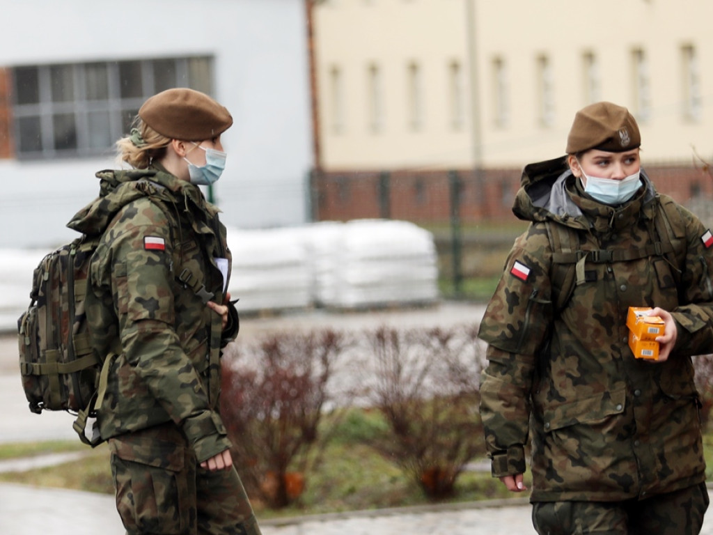 Zimowe ferie spędzą w wojsku. Dostali mundury, pojadą też na poligon [ZDJĘCIA]