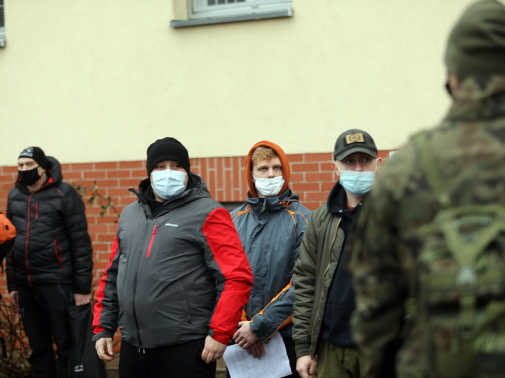 Zimowe ferie spędzą w wojsku. Dostali mundury, pojadą też na poligon [ZDJĘCIA]