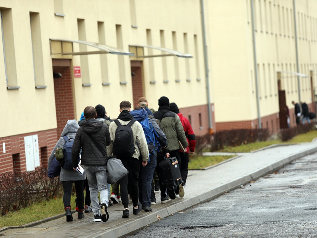 Zimowe ferie spędzą w wojsku. Dostali mundury, pojadą też na poligon [ZDJĘCIA]
