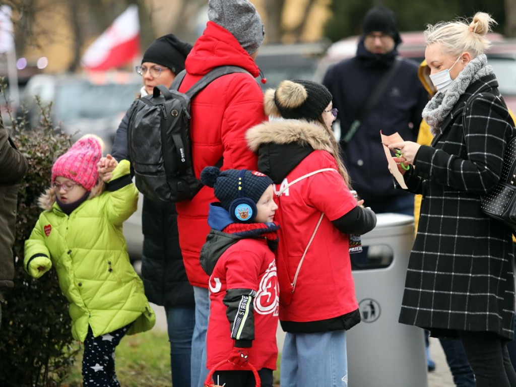 Wielka parada samochodów z okazji 30 finału WOŚP w Głogowie! [ZDJĘCIA]