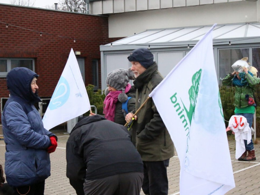 Taki protest podczas mistrzostw świata w Głogowie. Dlaczego manifestowali z rybami na głowach? [ZDJĘCIA]