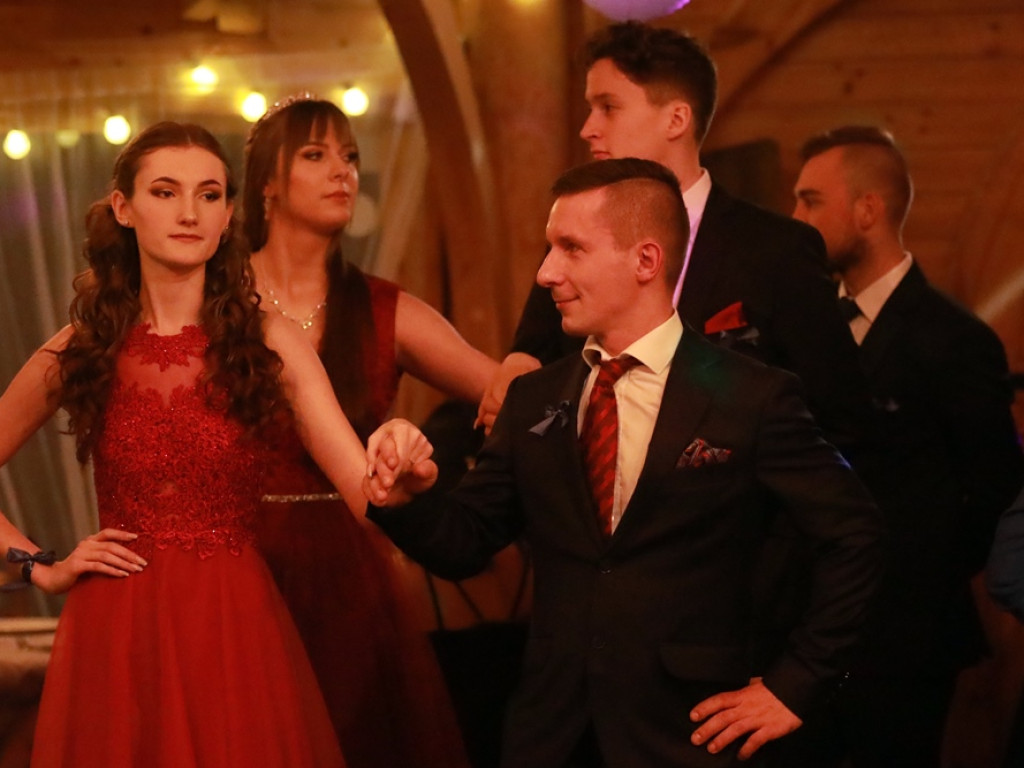 ZSTiO się bawi! Przez epidemię musieli przełożyć studniówkę [ZDJĘCIA]