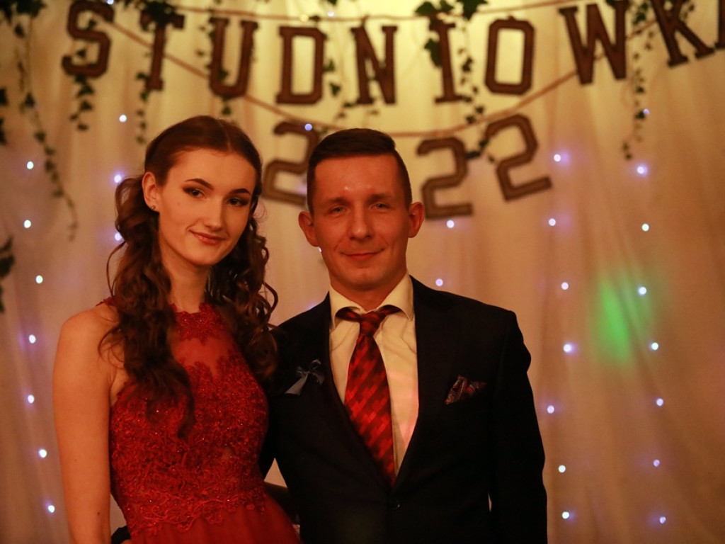 ZSTiO się bawi! Przez epidemię musieli przełożyć studniówkę [ZDJĘCIA]