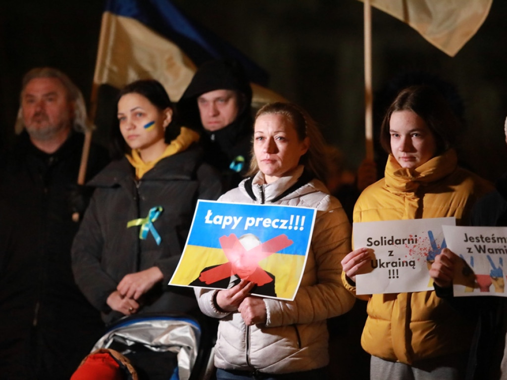 Polacy i Ukraińcy razem na rynku w Głogowie. Padło wiele słów wsparcia [ZDJĘCIE]