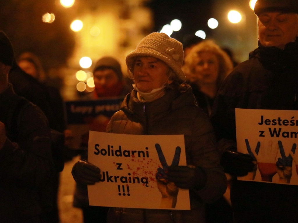Polacy i Ukraińcy razem na rynku w Głogowie. Padło wiele słów wsparcia [ZDJĘCIE]
