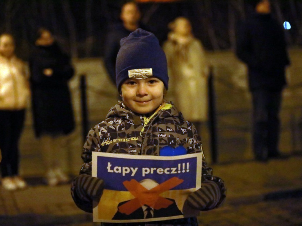 Polacy i Ukraińcy razem na rynku w Głogowie. Padło wiele słów wsparcia [ZDJĘCIE]