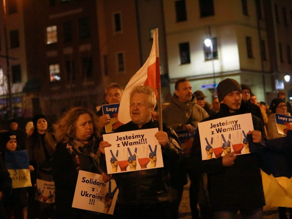 Polacy i Ukraińcy razem na rynku w Głogowie. Padło wiele słów wsparcia [ZDJĘCIE]