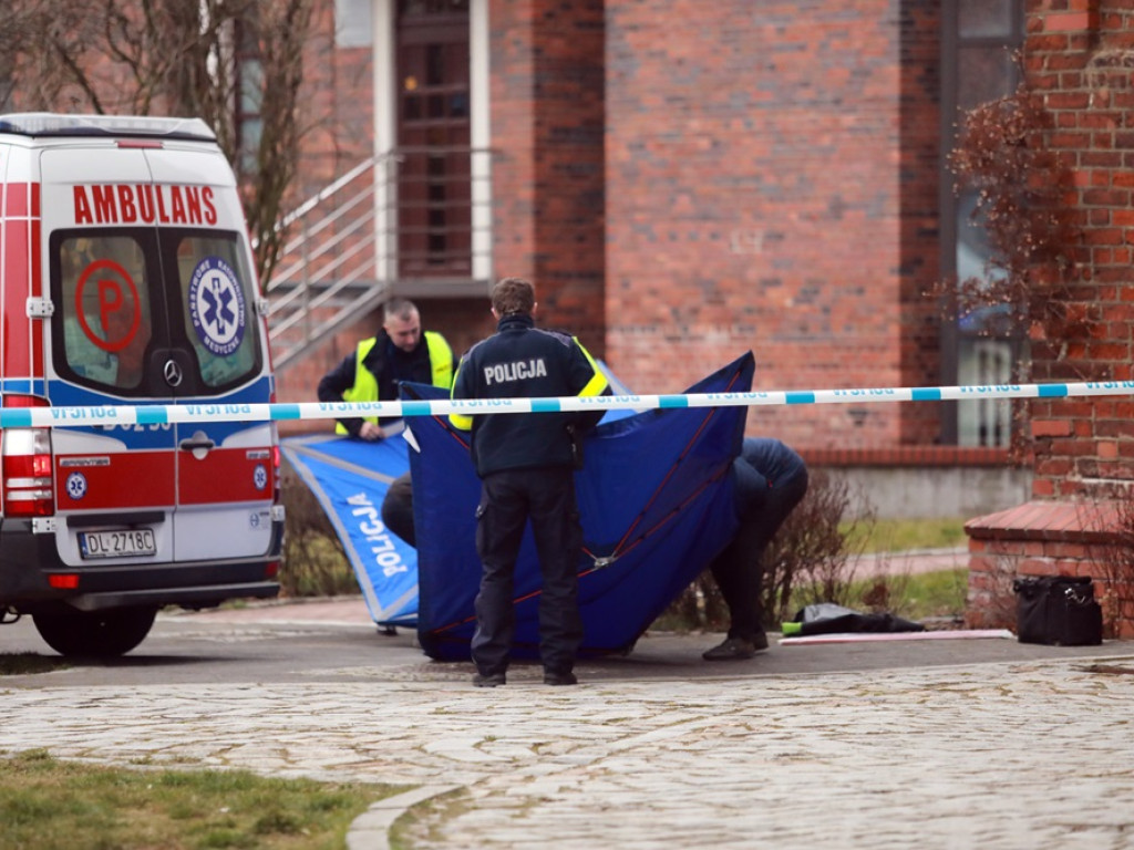 Zabójstwo? Nie żyje młody mężczyzna. Na miejsce jedzie prokurator [ZDJĘCIA]