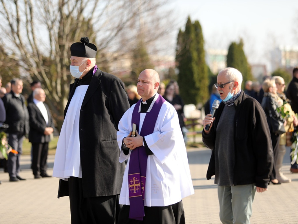 Tłumy ludzi żegnały Tomasza Kurzawę, byłego wiceprezydenta Głogowa [ZDJĘCIA]
