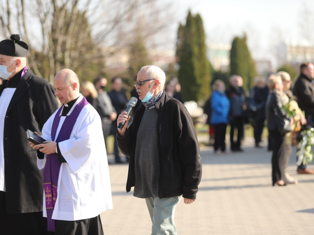 Tłumy ludzi żegnały Tomasza Kurzawę, byłego wiceprezydenta Głogowa [ZDJĘCIA]