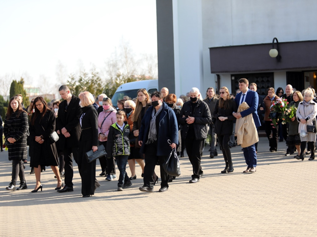Tłumy ludzi żegnały Tomasza Kurzawę, byłego wiceprezydenta Głogowa [ZDJĘCIA]