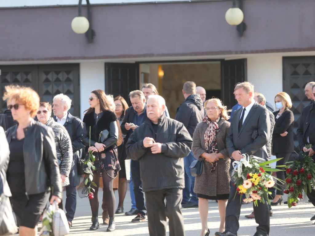 Tłumy ludzi żegnały Tomasza Kurzawę, byłego wiceprezydenta Głogowa [ZDJĘCIA]