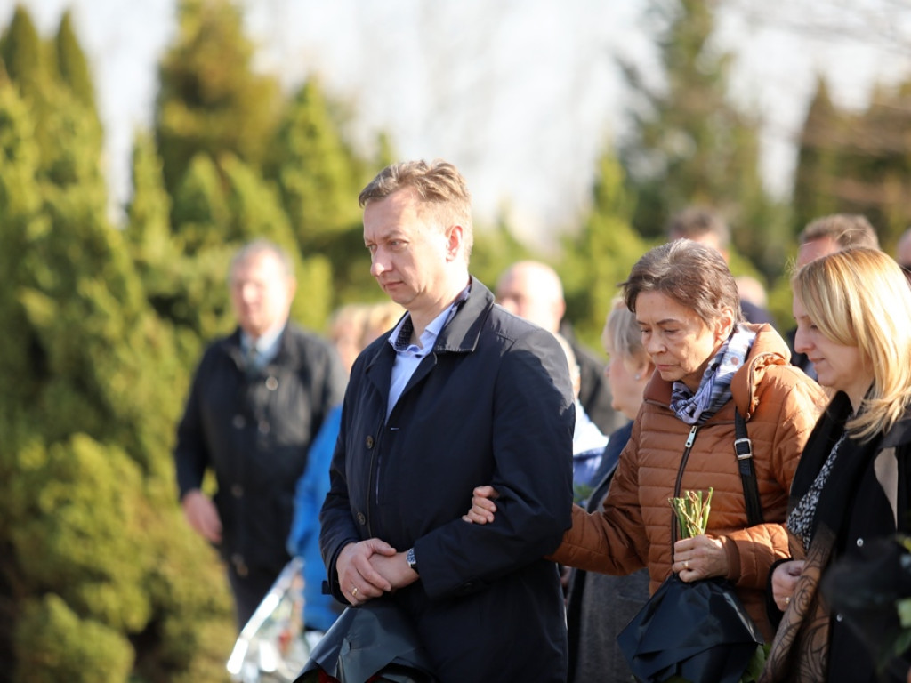 Tłumy ludzi żegnały Tomasza Kurzawę, byłego wiceprezydenta Głogowa [ZDJĘCIA]