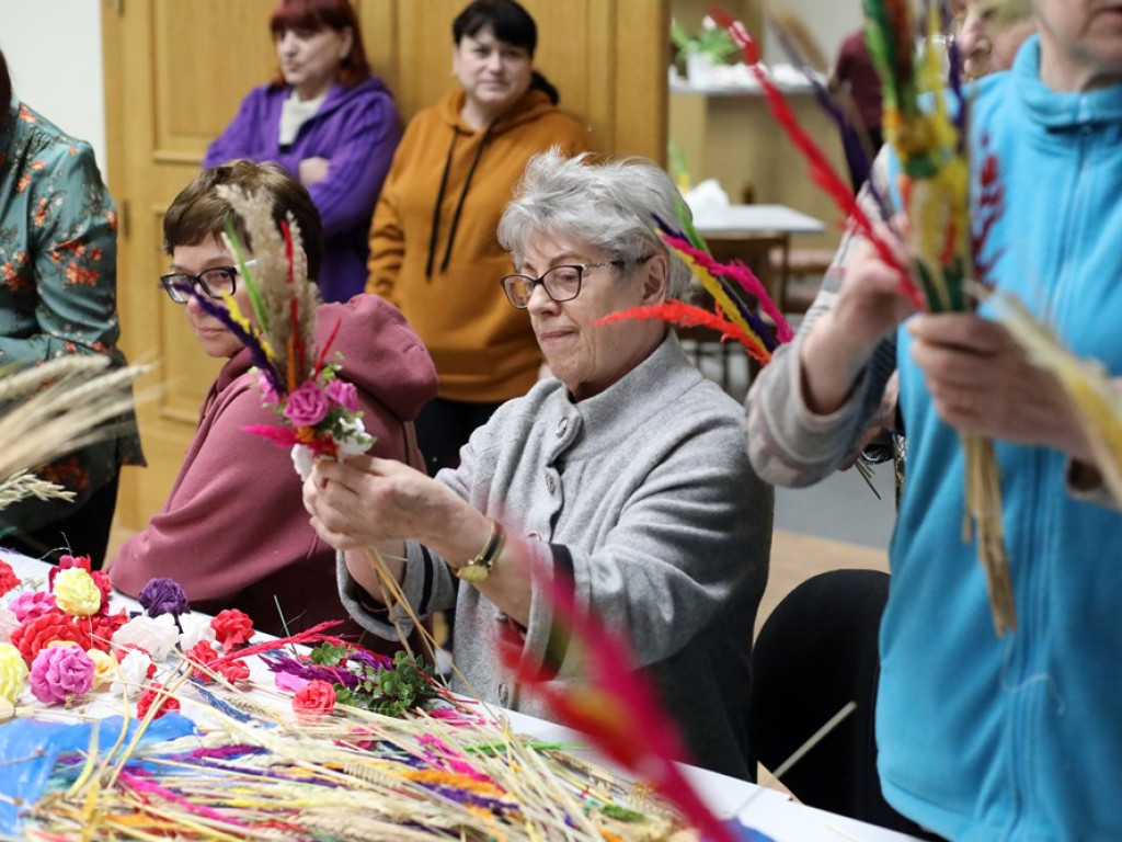 To będzie największa wielkanocna palma w naszym mieście [ZDJĘCIA]