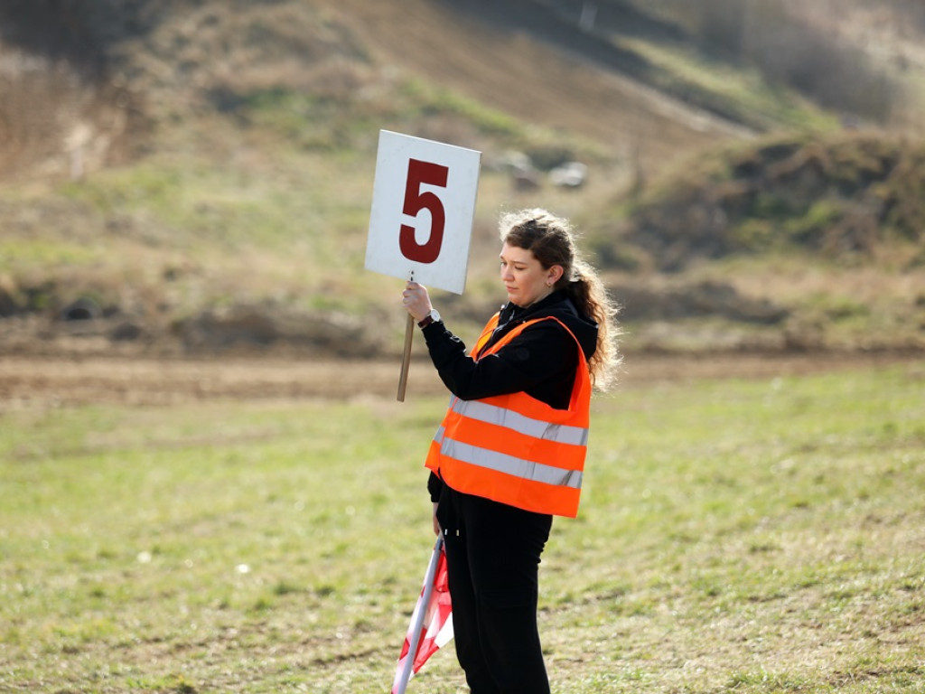 Ryk silników słychać z daleka. Trwa inauguracja mistrzostw Polski na Górkowie [ZDJĘCIA]