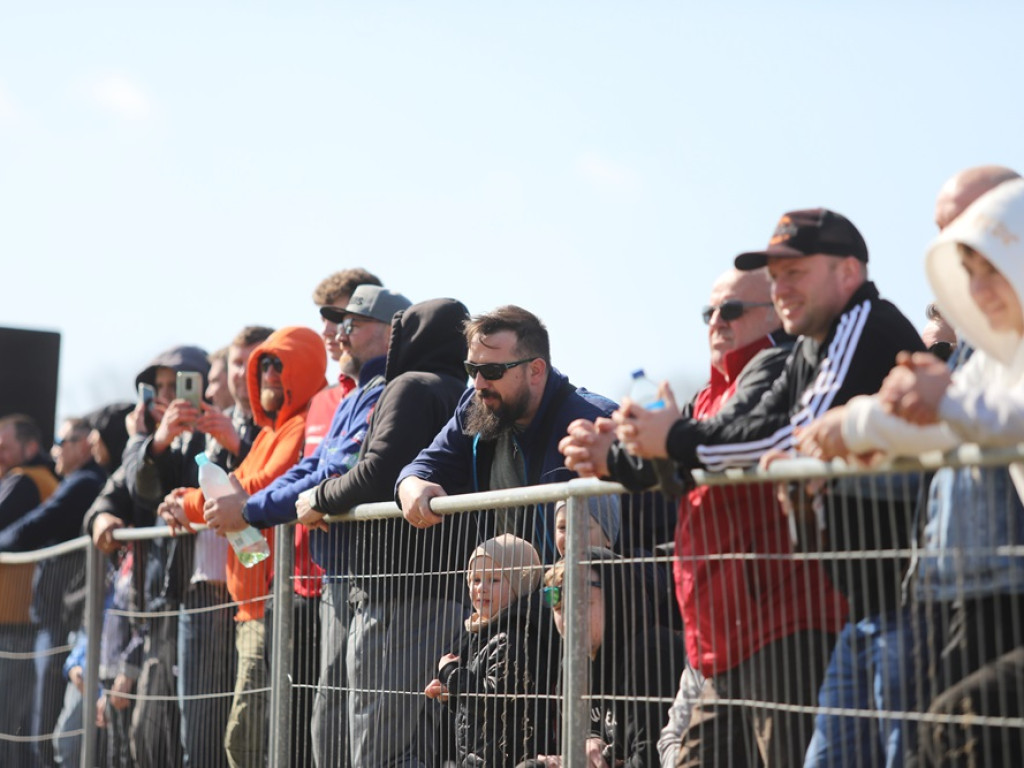 Ryk silników słychać z daleka. Trwa inauguracja mistrzostw Polski na Górkowie [ZDJĘCIA]